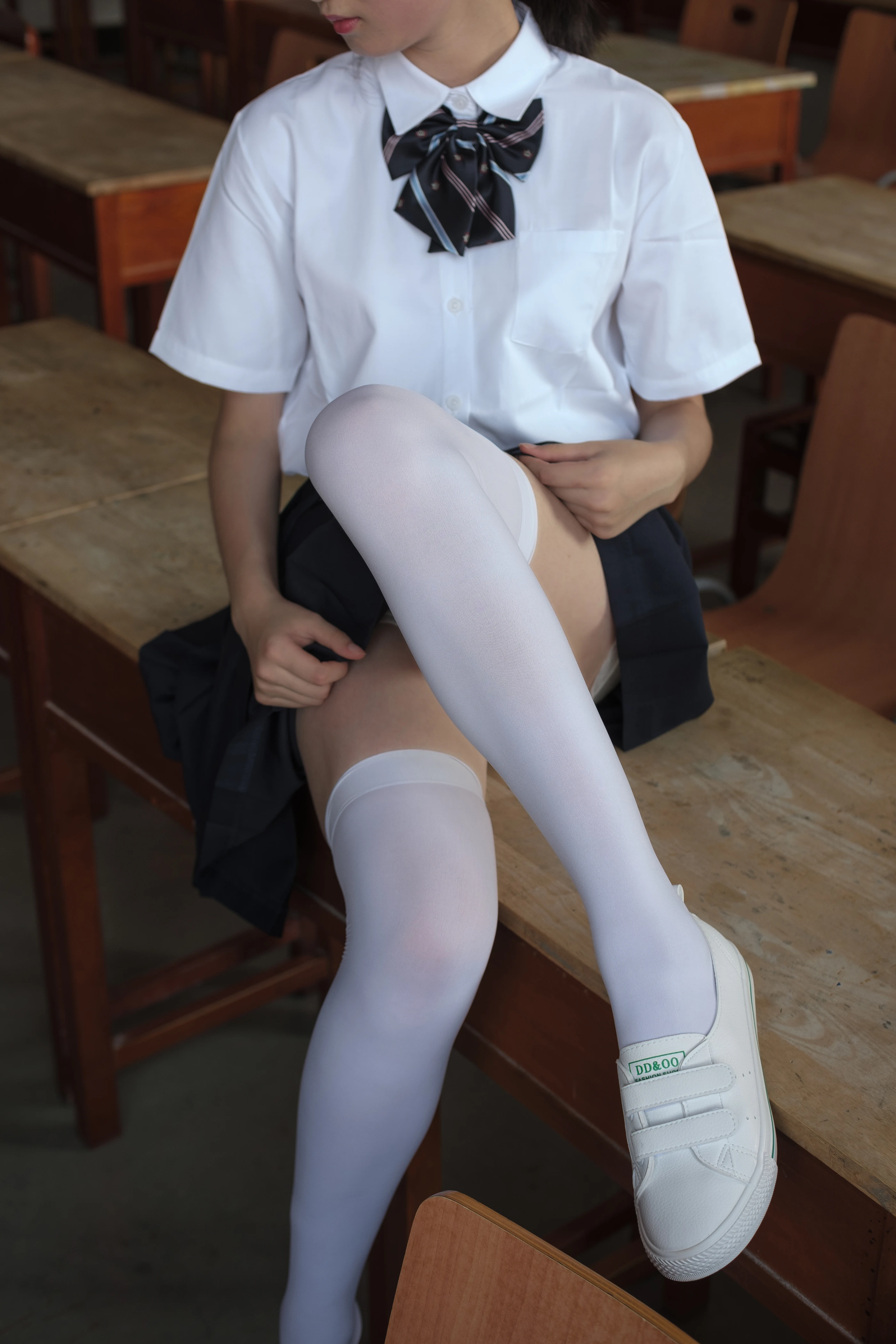 森萝财团 [BETA-022] 教室里的JK白丝少女 [66P]插图9